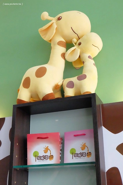 短腿阿鹿餅乾┃台中必買伴手禮：香濃鬆軟入口即化的手工餅乾，傳說中媲美香港的全球十大伴手禮Jenny Bakery，不用到香港也可以吃的到超好吃的曲奇餅 @飛天璇的口袋