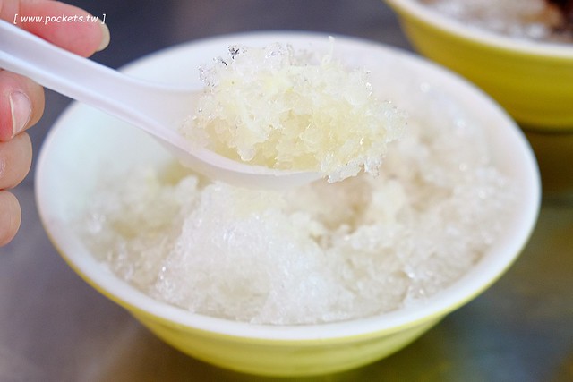 台中北屯｜阿坤黑粉圓冰．北屯市場內的超人氣冰品店，媒體採訪報導波霸珍珠Q彈好吃 @飛天璇的口袋