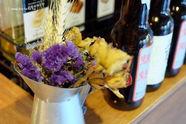 台中西區｜好堅果咖啡 Heynuts Caf&eacute;．精明商圈工業風咖啡館，食材用心餐點豐盛 @飛天璇的口袋