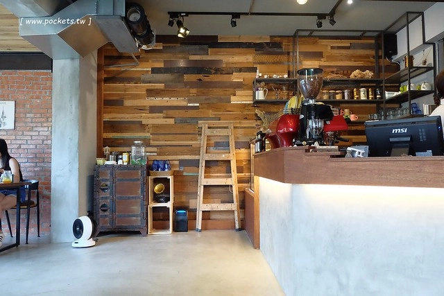 台中西區｜好堅果咖啡 Heynuts Caf&eacute;．精明商圈工業風咖啡館，食材用心餐點豐盛 @飛天璇的口袋