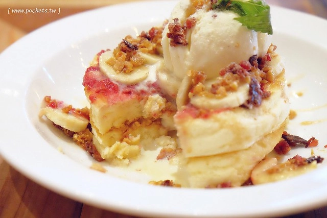 Jamling Cafe┃台中西區美食：來自東京的超人氣鬆餅店，進駐金典綠園道一樓，鬆餅輕柔綿密好吃，跟在日本吃到的一樣 @飛天璇的口袋