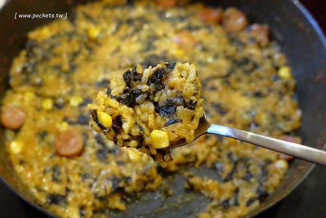 台中西屯｜三清洞摩西年糕鍋．招牌年糕鍋和韓國啤酒，鄰近逢甲商圈哈韓族最愛 @飛天璇的口袋