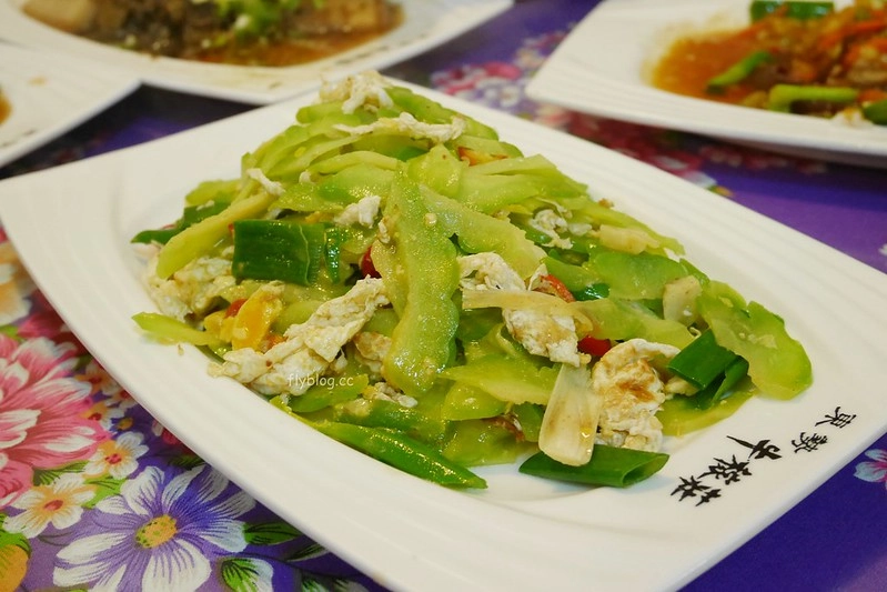 台中東勢｜牛稼莊．現宰本土黃牛結合客家料理，米其林必比登推介東勢美食 @飛天璇的口袋