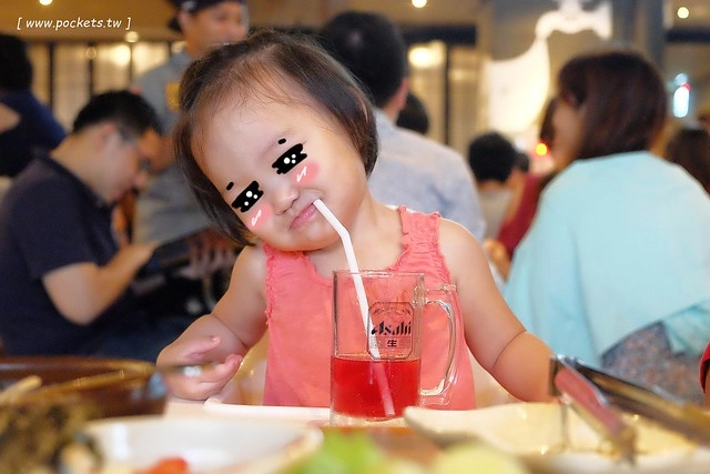 乾杯．中友店┃台中北區美食：輕鬆活潑的用餐氛圍，嘴對嘴親親10秒送五花肉 @飛天璇的口袋