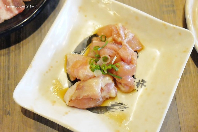 乾杯．中友店┃台中北區美食：輕鬆活潑的用餐氛圍，嘴對嘴親親10秒送五花肉 @飛天璇的口袋