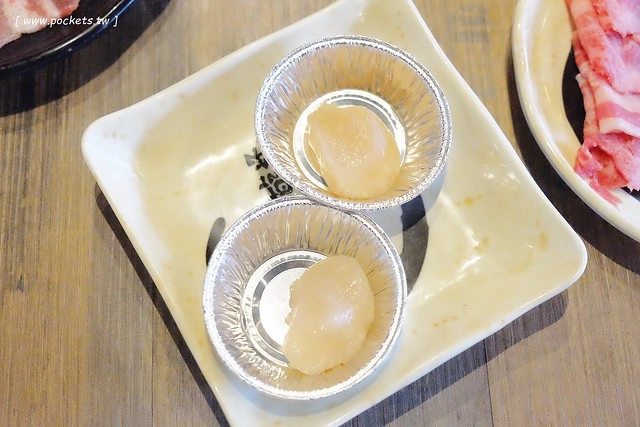 乾杯．中友店┃台中北區美食：輕鬆活潑的用餐氛圍，嘴對嘴親親10秒送五花肉 @飛天璇的口袋