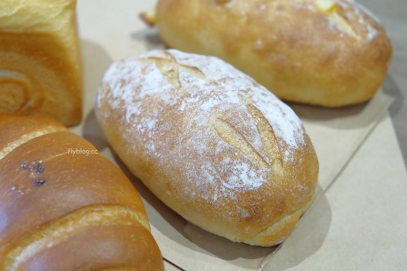 台中西屯｜100pain 麵包製造室．粉絲頁限量預購的好吃麵包，晚上9點一開放就造成搶購 @飛天璇的口袋