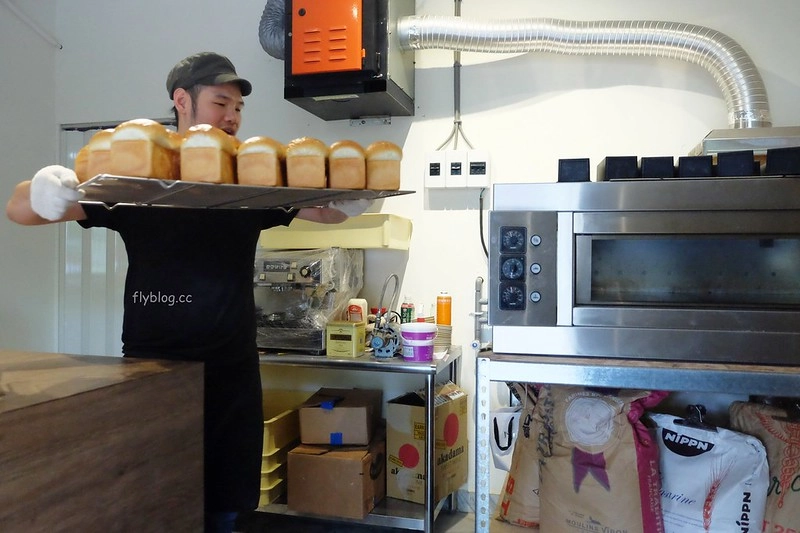 台中西屯｜100pain 麵包製造室．粉絲頁限量預購的好吃麵包，晚上9點一開放就造成搶購 @飛天璇的口袋