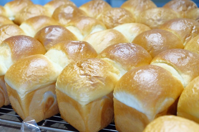 台中西屯｜100pain 麵包製造室．粉絲頁限量預購的好吃麵包，晚上9點一開放就造成搶購 @飛天璇的口袋