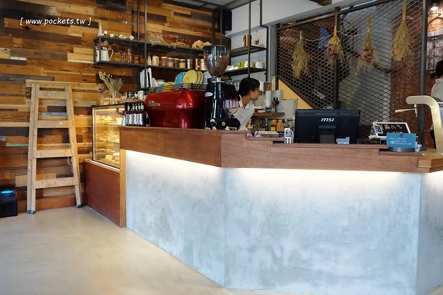 台中西區｜好堅果咖啡 Heynuts Caf&eacute;．精明商圈工業風咖啡館，食材用心餐點豐盛 @飛天璇的口袋