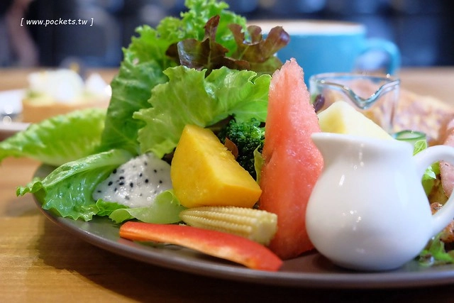 台中西區｜好堅果咖啡 Heynuts Caf&eacute;．精明商圈工業風咖啡館，食材用心餐點豐盛 @飛天璇的口袋