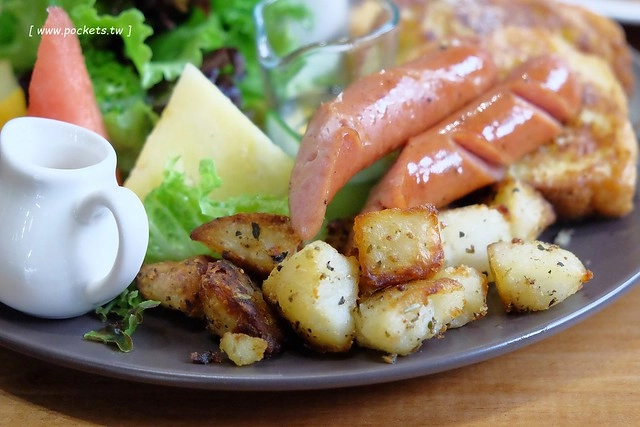 台中西區｜好堅果咖啡 Heynuts Caf&eacute;．精明商圈工業風咖啡館，食材用心餐點豐盛 @飛天璇的口袋