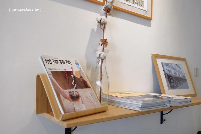 KYOYA 咖啡 雜貨 繪本┃台中西區美食：充滿京都風情的咖啡館，空間小巧可愛擺滿了文具雜貨，咖啡和甜點都很推薦，文青的最愛 @飛天璇的口袋