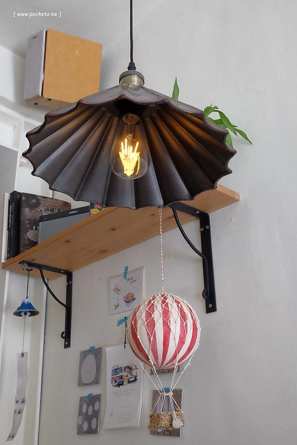 KYOYA 咖啡 雜貨 繪本┃台中西區美食：充滿京都風情的咖啡館，空間小巧可愛擺滿了文具雜貨，咖啡和甜點都很推薦，文青的最愛 @飛天璇的口袋