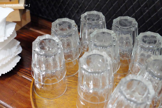 斑馬散步咖啡：老宅改建咖啡館，漂亮白色建築，擁有寬敞庭院，環境漂亮好拍照 @飛天璇的口袋