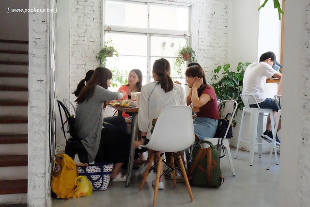 斑馬散步咖啡：老宅改建咖啡館，漂亮白色建築，擁有寬敞庭院，環境漂亮好拍照 @飛天璇的口袋