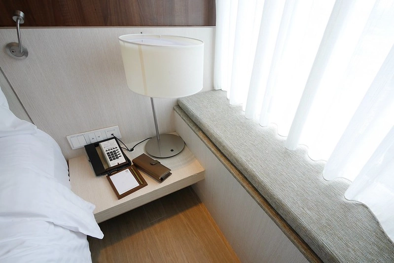 新加坡豪亞酒店．Oasia Hotel Novena┃新加坡飯店：距離諾維娜地鐵站步行2分鐘，樓下就有超市和便利商店 @飛天璇的口袋