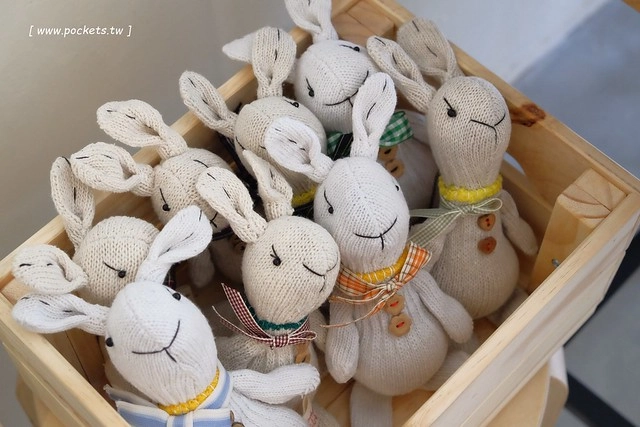 KYOYA 咖啡 雜貨 繪本┃台中西區美食：充滿京都風情的咖啡館，空間小巧可愛擺滿了文具雜貨，咖啡和甜點都很推薦，文青的最愛 @飛天璇的口袋