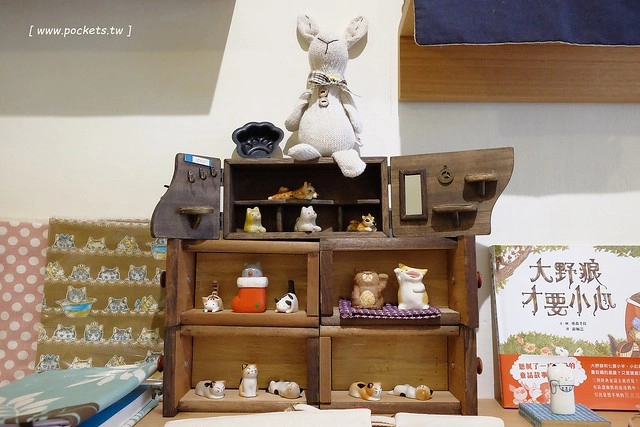 KYOYA 咖啡 雜貨 繪本┃台中西區美食：充滿京都風情的咖啡館，空間小巧可愛擺滿了文具雜貨，咖啡和甜點都很推薦，文青的最愛 @飛天璇的口袋