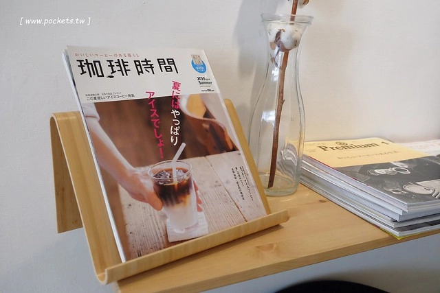 KYOYA 咖啡 雜貨 繪本┃台中西區美食：充滿京都風情的咖啡館，空間小巧可愛擺滿了文具雜貨，咖啡和甜點都很推薦，文青的最愛 @飛天璇的口袋