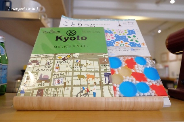 KYOYA 咖啡 雜貨 繪本┃台中西區美食：充滿京都風情的咖啡館，空間小巧可愛擺滿了文具雜貨，咖啡和甜點都很推薦，文青的最愛 @飛天璇的口袋