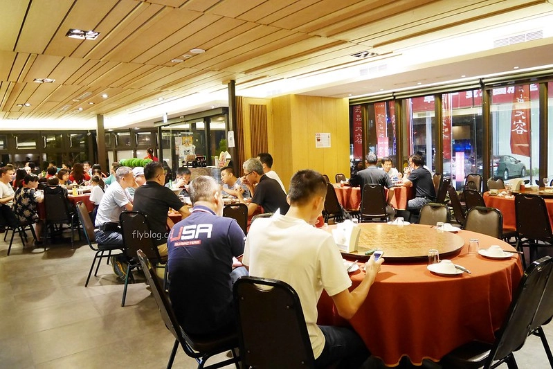 頂園燒鵝担仔廚房｜金黃油亮的燒鵝好好吃，雞翅和芋頭米粉也很推薦 @飛天璇的口袋