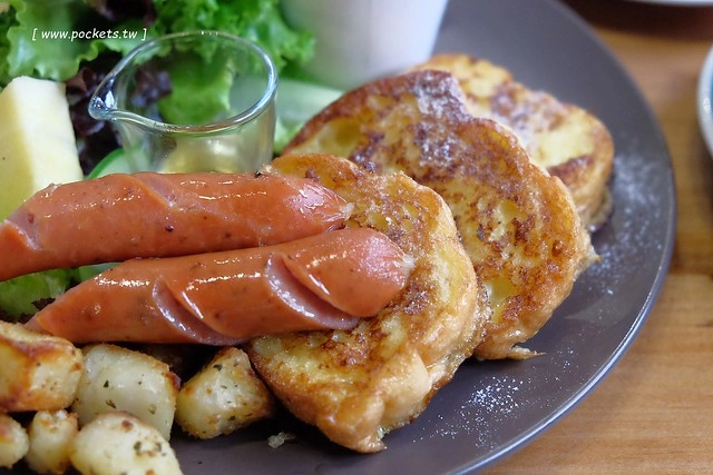 台中西區｜好堅果咖啡 Heynuts Caf&eacute;．精明商圈工業風咖啡館，食材用心餐點豐盛 @飛天璇的口袋