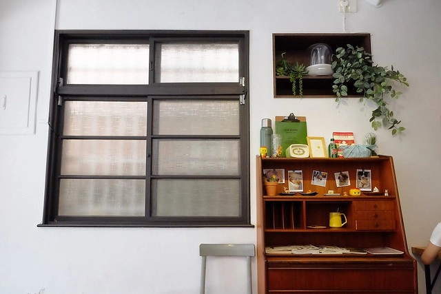 早伴早餐｜老宅改建早午餐店，環境簡單樸實，餐點平價深受學生族群的喜歡 @飛天璇的口袋