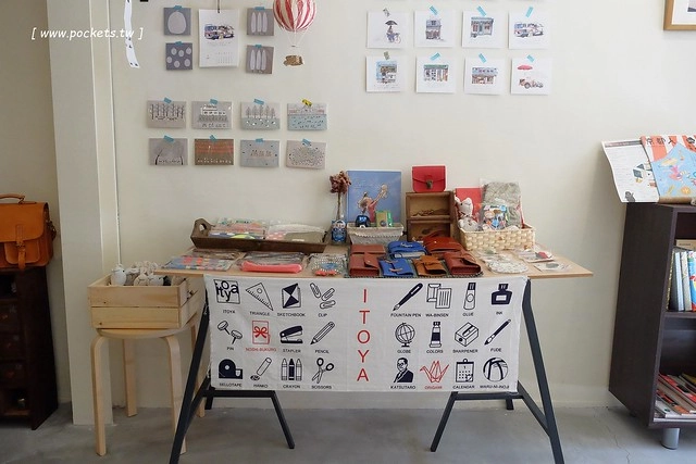 KYOYA 咖啡 雜貨 繪本┃台中西區美食：充滿京都風情的咖啡館，空間小巧可愛擺滿了文具雜貨，咖啡和甜點都很推薦，文青的最愛 @飛天璇的口袋