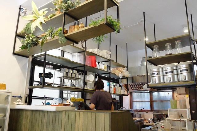 早伴早餐｜老宅改建早午餐店，環境簡單樸實，餐點平價深受學生族群的喜歡 @飛天璇的口袋