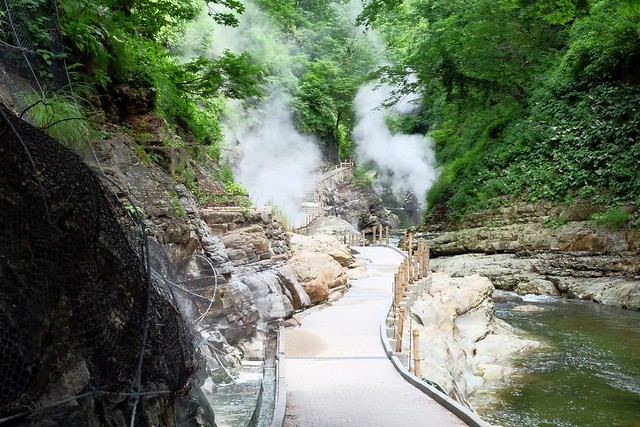 日本秋田旅遊景點┃秋田趴趴造Day4：小安峽大噴湯&rarr;佐藤養助(稻庭烏龍麵體驗+午餐)&rarr;兩關酒造&rarr;男鹿水族館GAO&rarr;元湯雄山閣&rarr;NAMAHAGE神鬼太鼓表演 @飛天璇的口袋