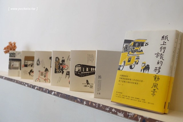 KYOYA 咖啡 雜貨 繪本┃台中西區美食：充滿京都風情的咖啡館，空間小巧可愛擺滿了文具雜貨，咖啡和甜點都很推薦，文青的最愛 @飛天璇的口袋