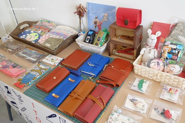 KYOYA 咖啡 雜貨 繪本┃台中西區美食：充滿京都風情的咖啡館，空間小巧可愛擺滿了文具雜貨，咖啡和甜點都很推薦，文青的最愛 @飛天璇的口袋