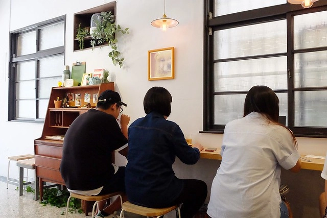 早伴早餐｜老宅改建早午餐店，環境簡單樸實，餐點平價深受學生族群的喜歡 @飛天璇的口袋