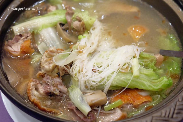 僑園大飯店┃台中西屯美食：郭泰王師傅監製的片填鴨合餐，享受一鴨四吃的美食享饗，5人同行不到$2500元，台中聚餐宴會的好選擇 @飛天璇的口袋