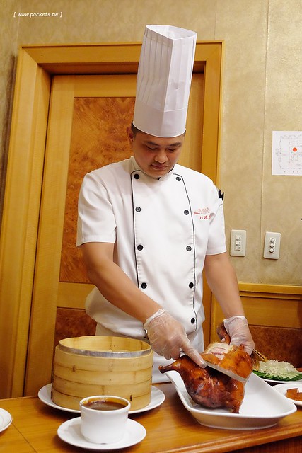 僑園大飯店┃台中西屯美食：郭泰王師傅監製的片填鴨合餐，享受一鴨四吃的美食享饗，5人同行不到$2500元，台中聚餐宴會的好選擇 @飛天璇的口袋