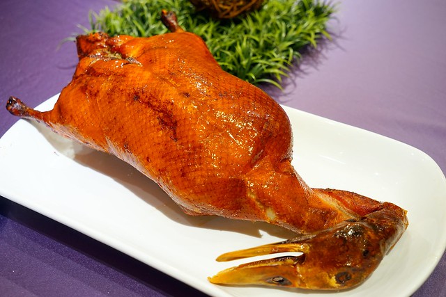 僑園大飯店┃台中西屯美食：郭泰王師傅監製的片填鴨合餐，享受一鴨四吃的美食享饗，5人同行不到$2500元，台中聚餐宴會的好選擇 @飛天璇的口袋