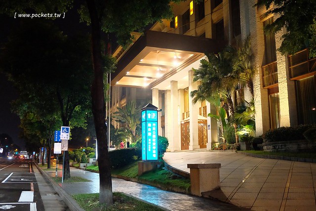 僑園大飯店┃台中西屯美食：郭泰王師傅監製的片填鴨合餐，享受一鴨四吃的美食享饗，5人同行不到$2500元，台中聚餐宴會的好選擇 @飛天璇的口袋