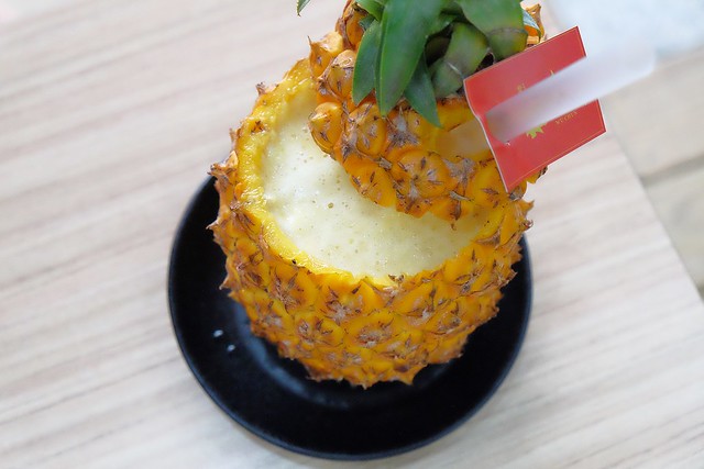 有春冰菓室┃台中西區美食：台中科博館正對面，用整顆鳳梨、西瓜和葡萄柚做成果汁，冰品非常天然健康又兼具吸睛和賣點 @飛天璇的口袋