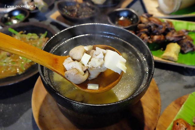 花蓮美食｜巴奇克竹坊｜在地人帶路，花蓮預約制的原住民無菜單料理，令人回味無窮的野菜鍋 @飛天璇的口袋