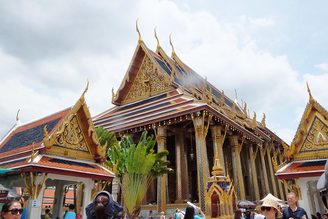 泰國曼谷｜曼谷自由行Day1｜香格里拉飯店&rarr;曼谷市區觀光&rarr;皇后藝廊&rarr;嘟嘟車&rarr;玉佛寺(大皇宮)&rarr;Supatra河濱餐廳&rarr;歡迎晚宴 @飛天璇的口袋