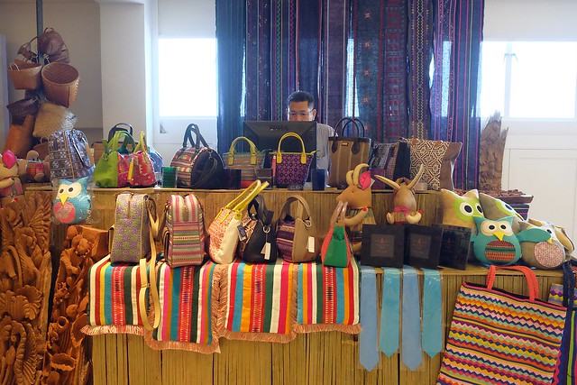 泰國曼谷｜曼谷自由行Day1｜香格里拉飯店&rarr;曼谷市區觀光&rarr;皇后藝廊&rarr;嘟嘟車&rarr;玉佛寺(大皇宮)&rarr;Supatra河濱餐廳&rarr;歡迎晚宴 @飛天璇的口袋