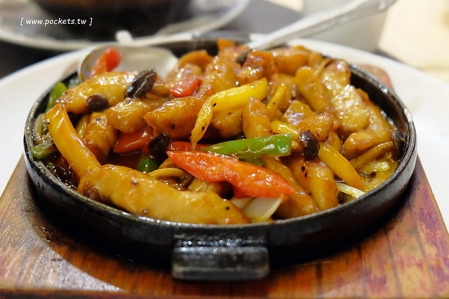 花蓮美食｜闔家歡餐館｜在地人推薦的好料理，餐點價格不貴CP值高，花蓮人外帶年菜的好選擇 @飛天璇的口袋