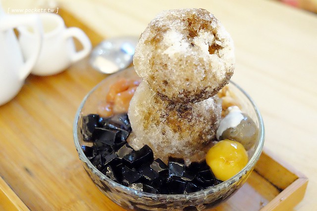 波屋．BORU BORU┃台中南屯美食：門口有可愛吸睛的雪人，夏天吃雪人刨冰冬天吃烤糰子，裝潢帶有日式氛圍 @飛天璇的口袋