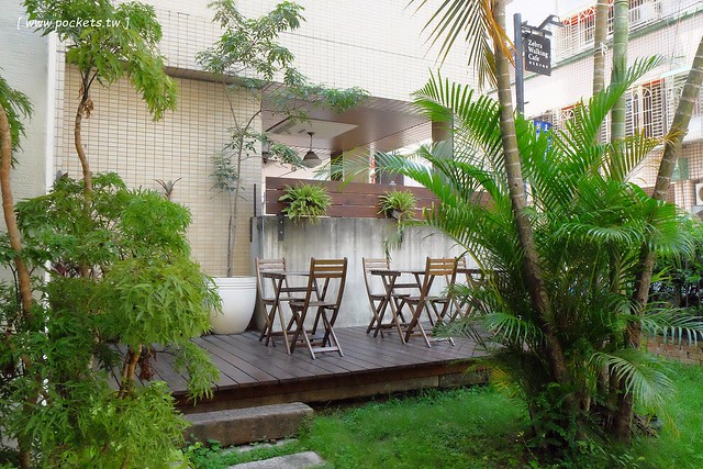 斑馬散步咖啡：老宅改建咖啡館，漂亮白色建築，擁有寬敞庭院，環境漂亮好拍照 @飛天璇的口袋