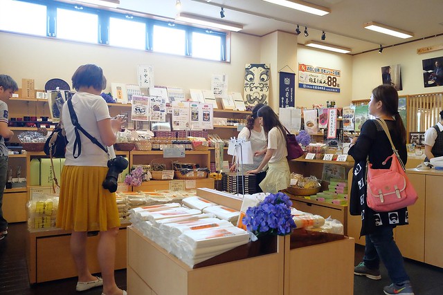 日本秋田旅遊景點┃秋田趴趴造Day4：小安峽大噴湯&rarr;佐藤養助(稻庭烏龍麵體驗+午餐)&rarr;兩關酒造&rarr;男鹿水族館GAO&rarr;元湯雄山閣&rarr;NAMAHAGE神鬼太鼓表演 @飛天璇的口袋