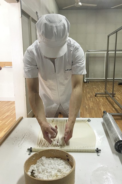 日本秋田旅遊景點┃秋田趴趴造Day4：小安峽大噴湯&rarr;佐藤養助(稻庭烏龍麵體驗+午餐)&rarr;兩關酒造&rarr;男鹿水族館GAO&rarr;元湯雄山閣&rarr;NAMAHAGE神鬼太鼓表演 @飛天璇的口袋