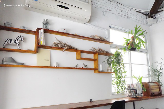 斑馬散步咖啡：老宅改建咖啡館，漂亮白色建築，擁有寬敞庭院，環境漂亮好拍照 @飛天璇的口袋