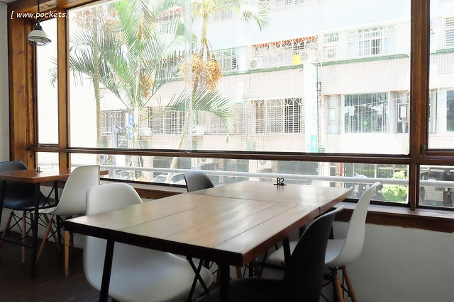 斑馬散步咖啡：老宅改建咖啡館，漂亮白色建築，擁有寬敞庭院，環境漂亮好拍照 @飛天璇的口袋