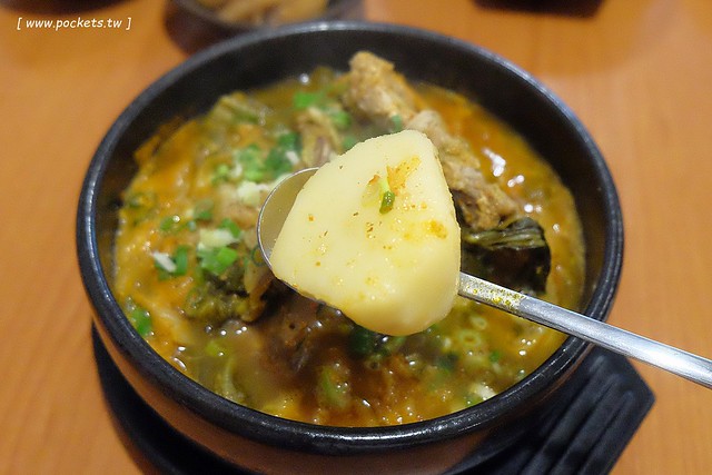 金美子純正韓式料理：有台中少見的馬鈴薯鍋，餐點平價選擇性多 @飛天璇的口袋